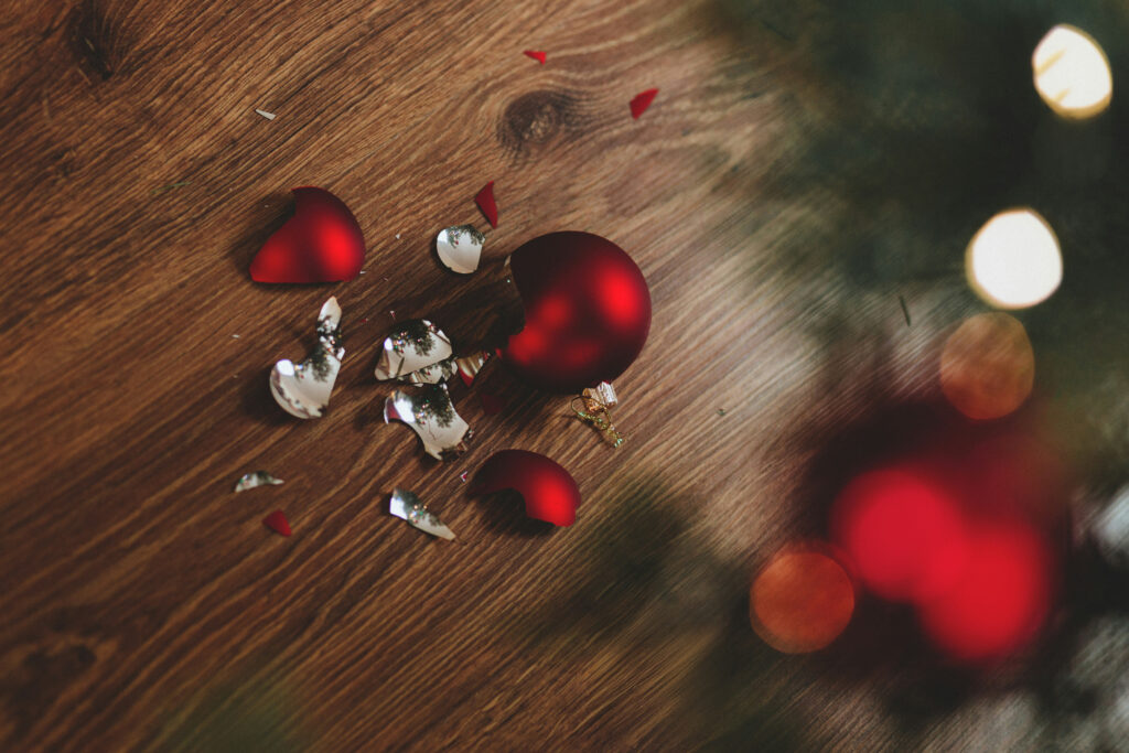 Cómo guardar de forma segura las decoraciones navideñas frágiles y de valor sentimental
